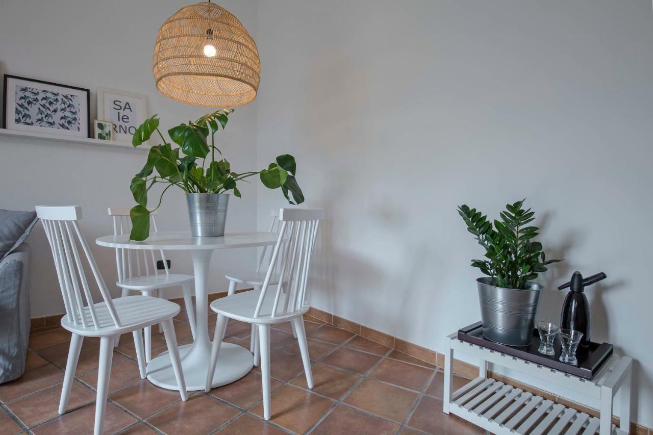 Casa Giada Apartment ซาแลร์โน ภายนอก รูปภาพ